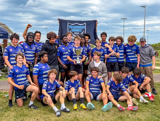 Fort Hunt's U16s show off their trophy.