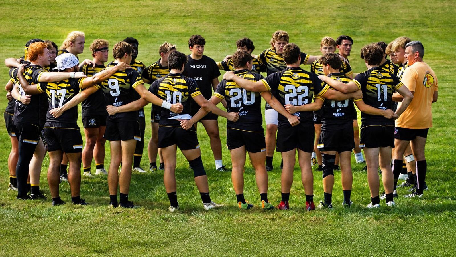 Mizzou huddles up 2026. Photo William Wicks.
