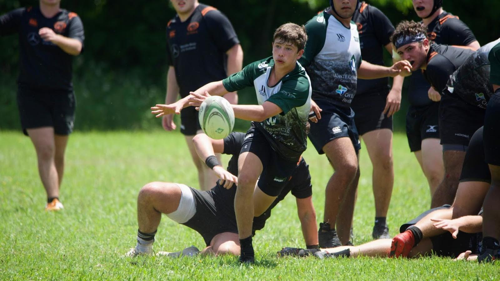2019 state championship game scrumhalf ben urbanovsky distributing the ball richard clarke