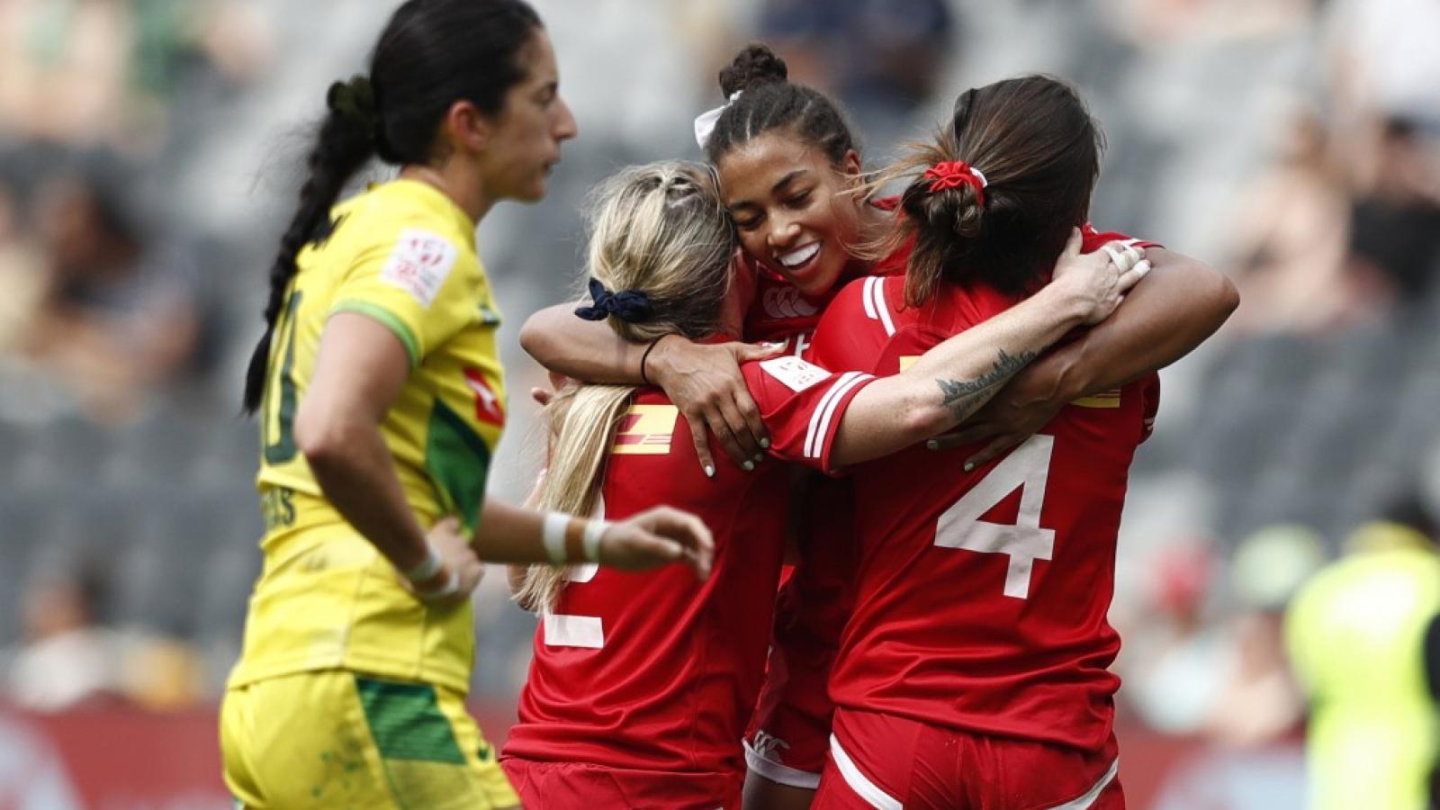 canada wnt celebrate sydney 7s 2020 mike lee   klc fotos for world rugby
