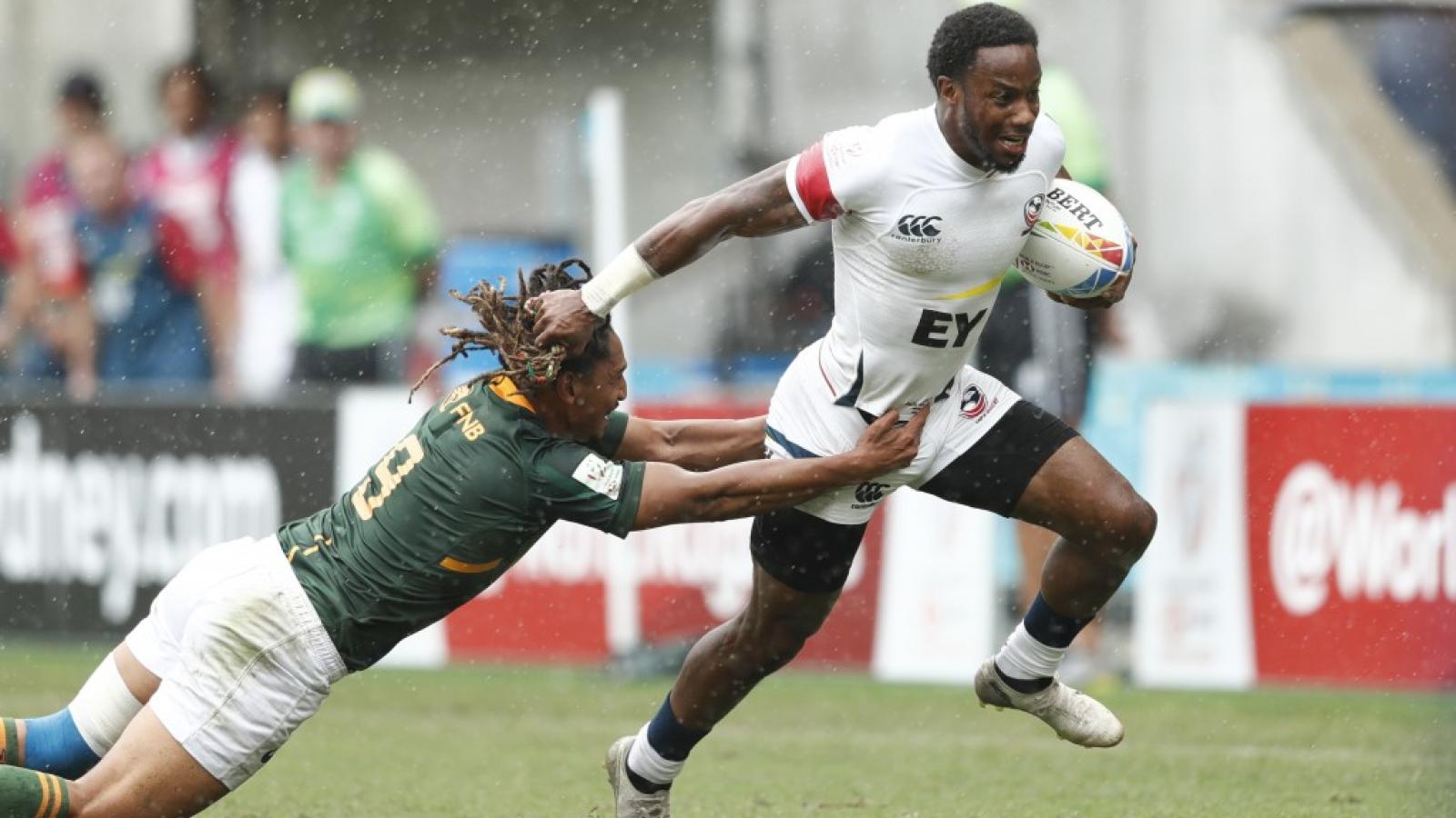 carlin isles in sydney rain mike lee