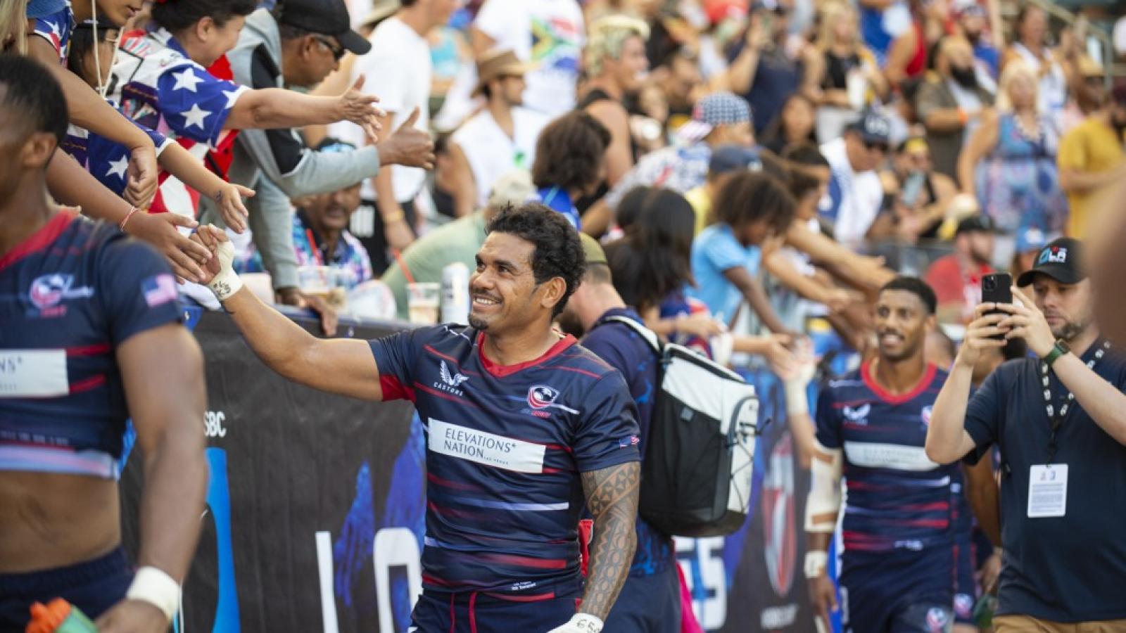 fans 220827 hsbc world rugby 7s barpal 1542