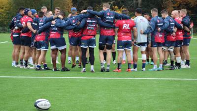 Team huddles up. US Military 2025. Photo AJ Townes.