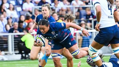 Freda Trafuna charges on vs Italy at Geodis Park in Nashville. Emily Henrich is in support. Photo USA Rugby.