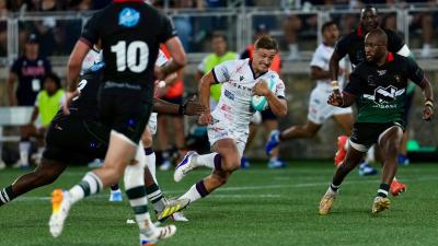 Perry Mayo finds some space against Zimbabwe. Photo Greg Sabin.
