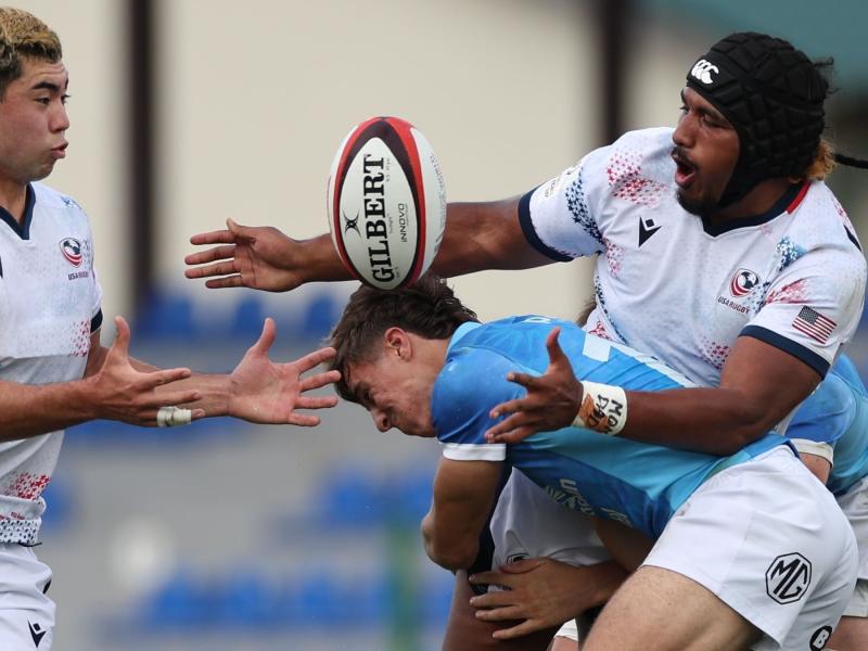 Papa Matelau offloads to Dane Mitchell vs Uruguay. Photo Giorgi Arjevanidze for World Rugby.