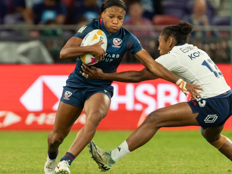 Ariana Ramsey negotiates past the French defense in Hong Kong. Photo Alex Ho / World Rugby.