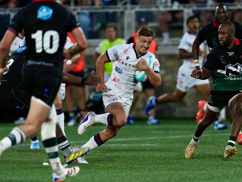 Perry Mayo finds some space against Zimbabwe. Photo Greg Sabin.