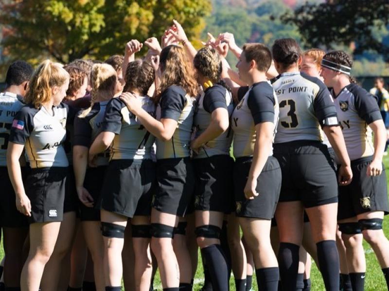 army women huddle 1