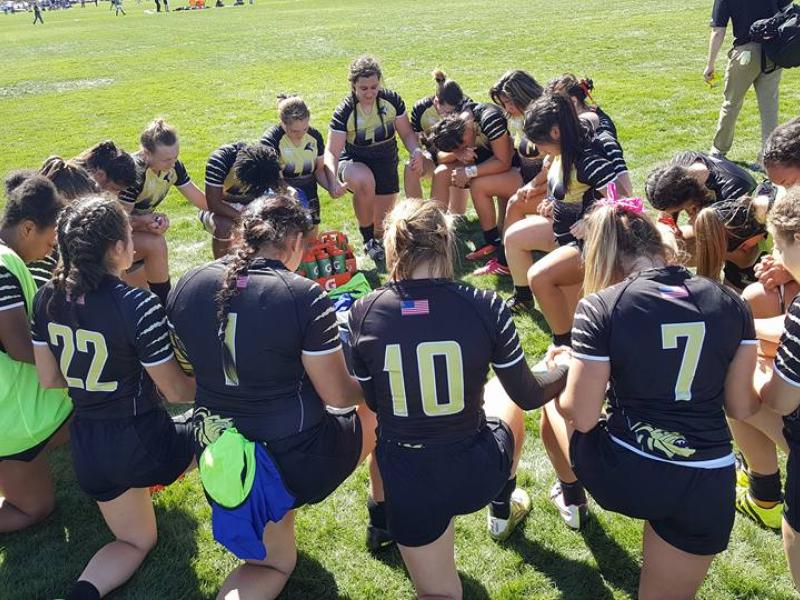 lindenwoodwomenhuddle