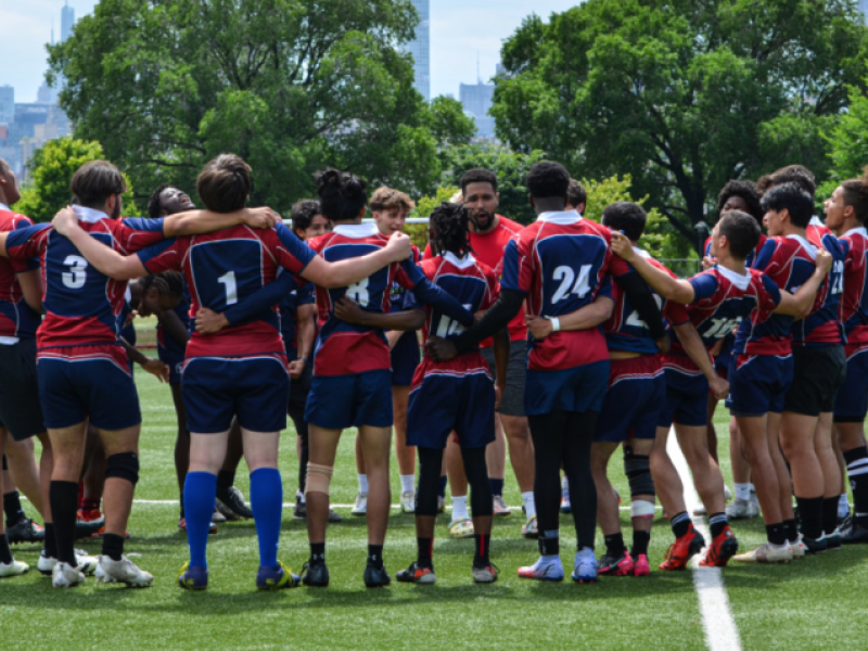 play rugby huddle