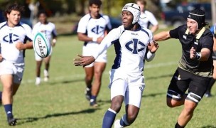 Takudzwa Musingwini dishing the ball for Iowa Central.