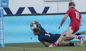 Conner Mooneyham goes in for his first try. David Barpal photo.