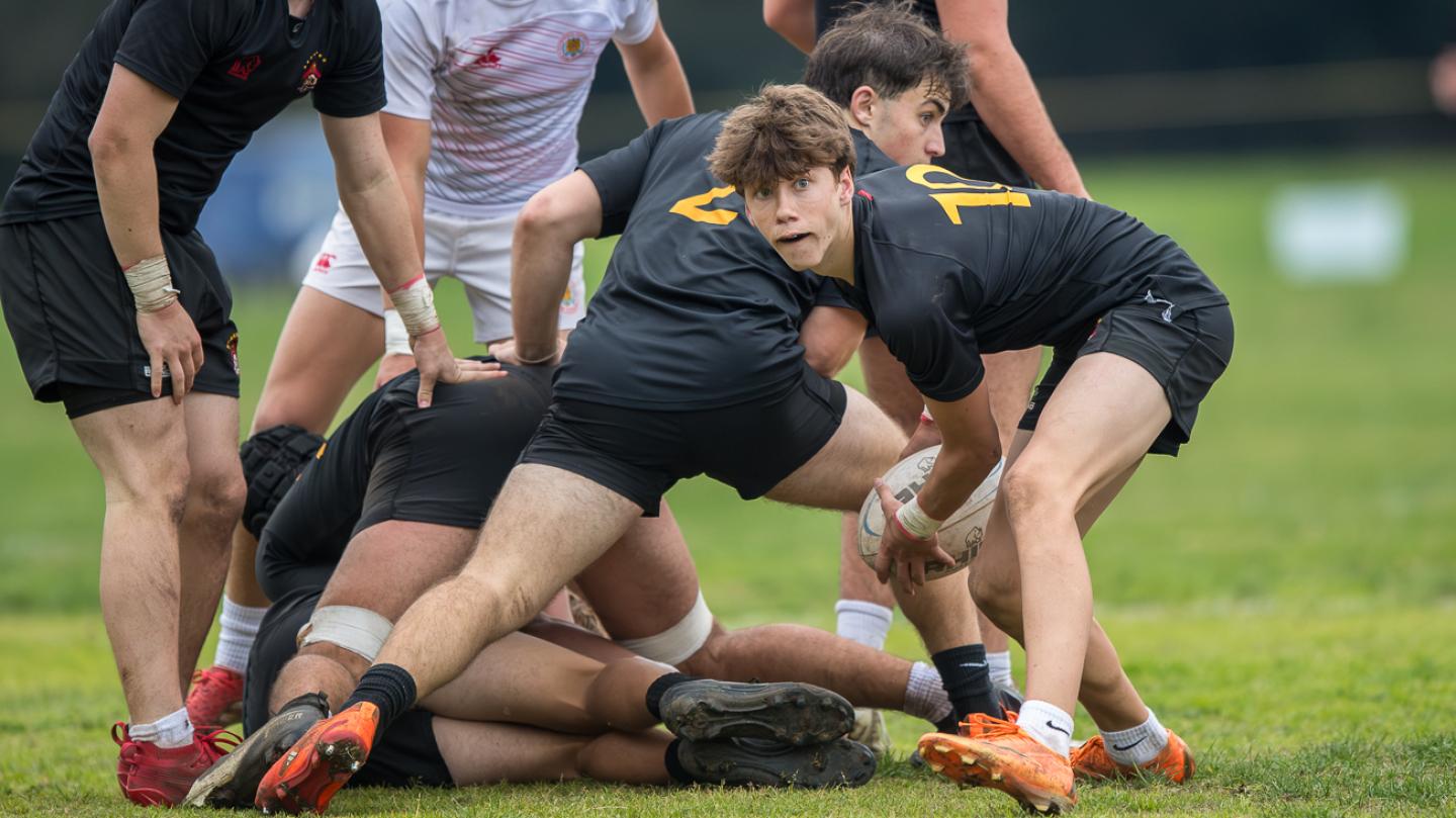 Jesuit held off De La Salle. David Barpal photo.