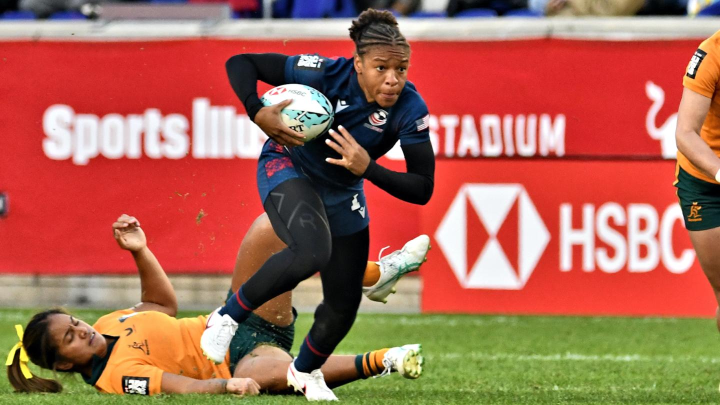 Ariana Ramsey looks for options against Australia. Photo David Hughes.