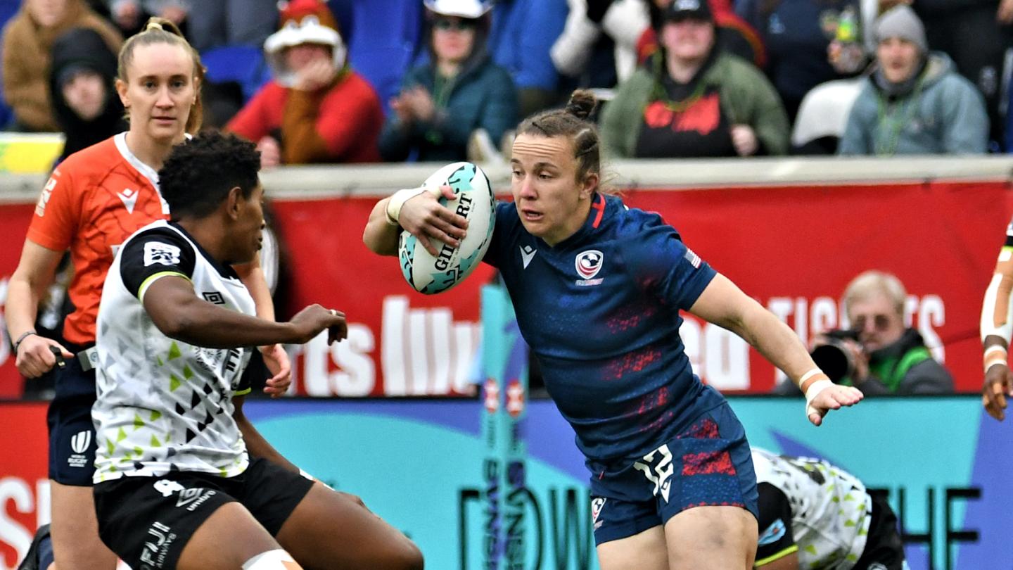 Kristi Kirshe makes a move in the NY 7s Bronze Medal match against Fiji, a game the USA won. Photo David Hughes.