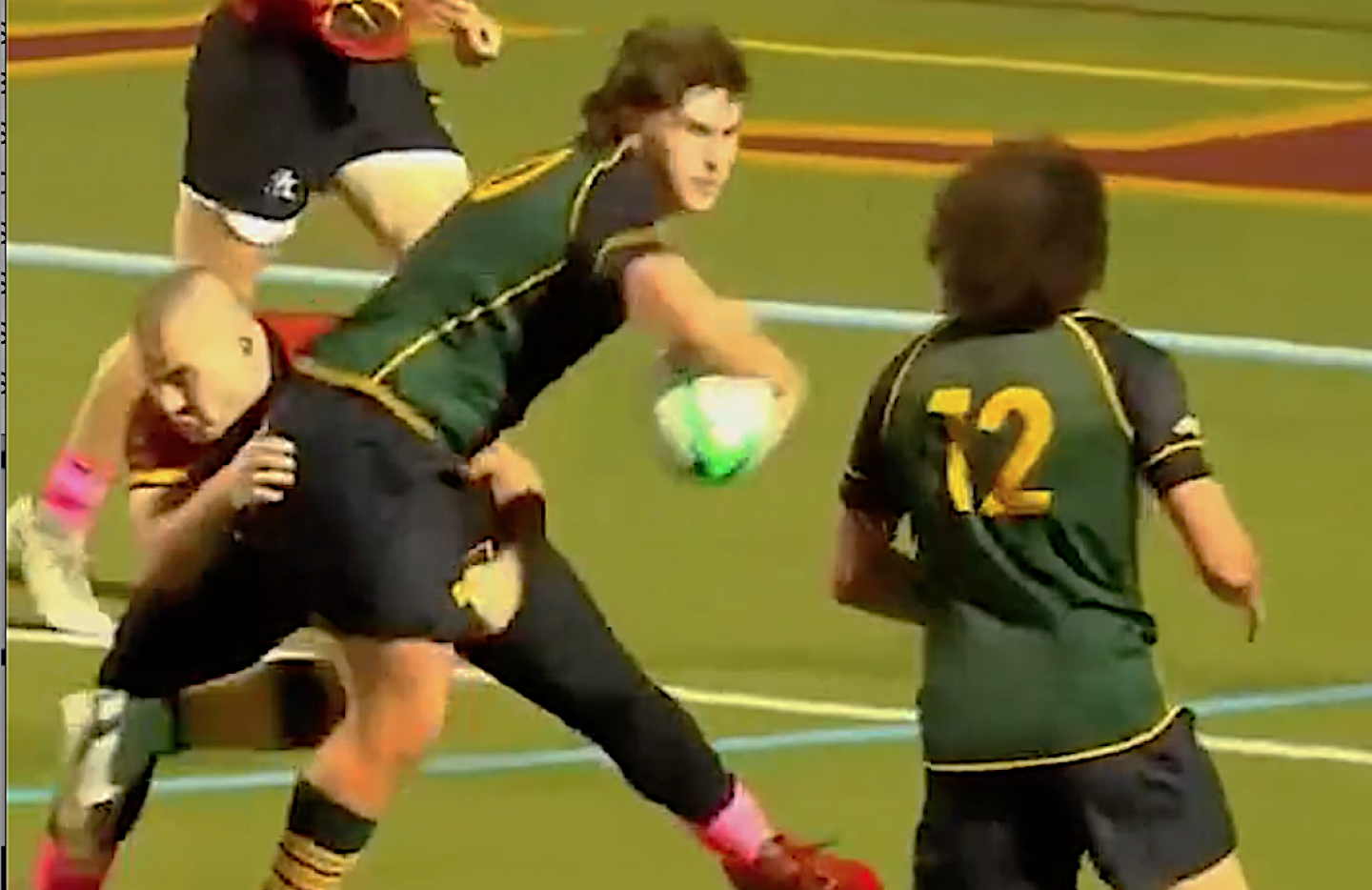 Matthew Tevnan offloads to Justin Kasper for the try.