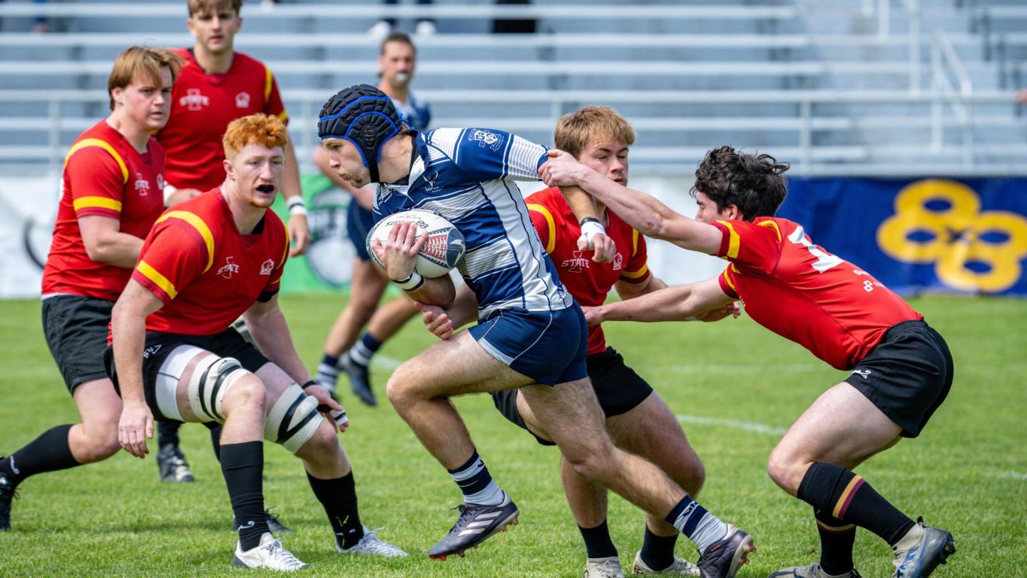 Speedster tries see Western Washington past Iowa State. Photo Matthew Dalton.