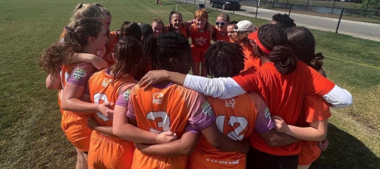 clemson women huddle