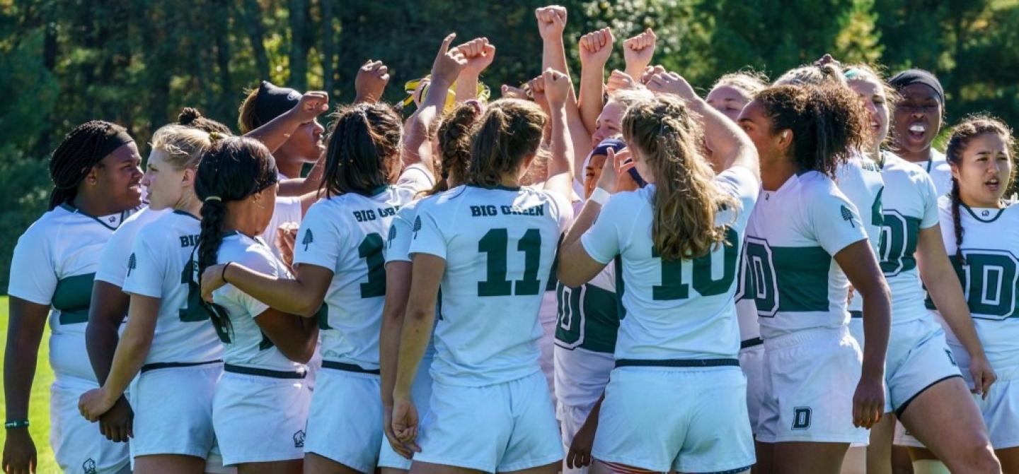 dartmouth women huddle