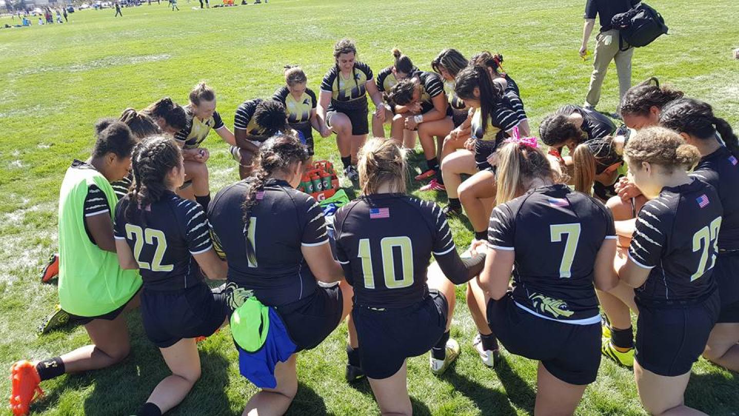 lindenwoodwomenhuddle