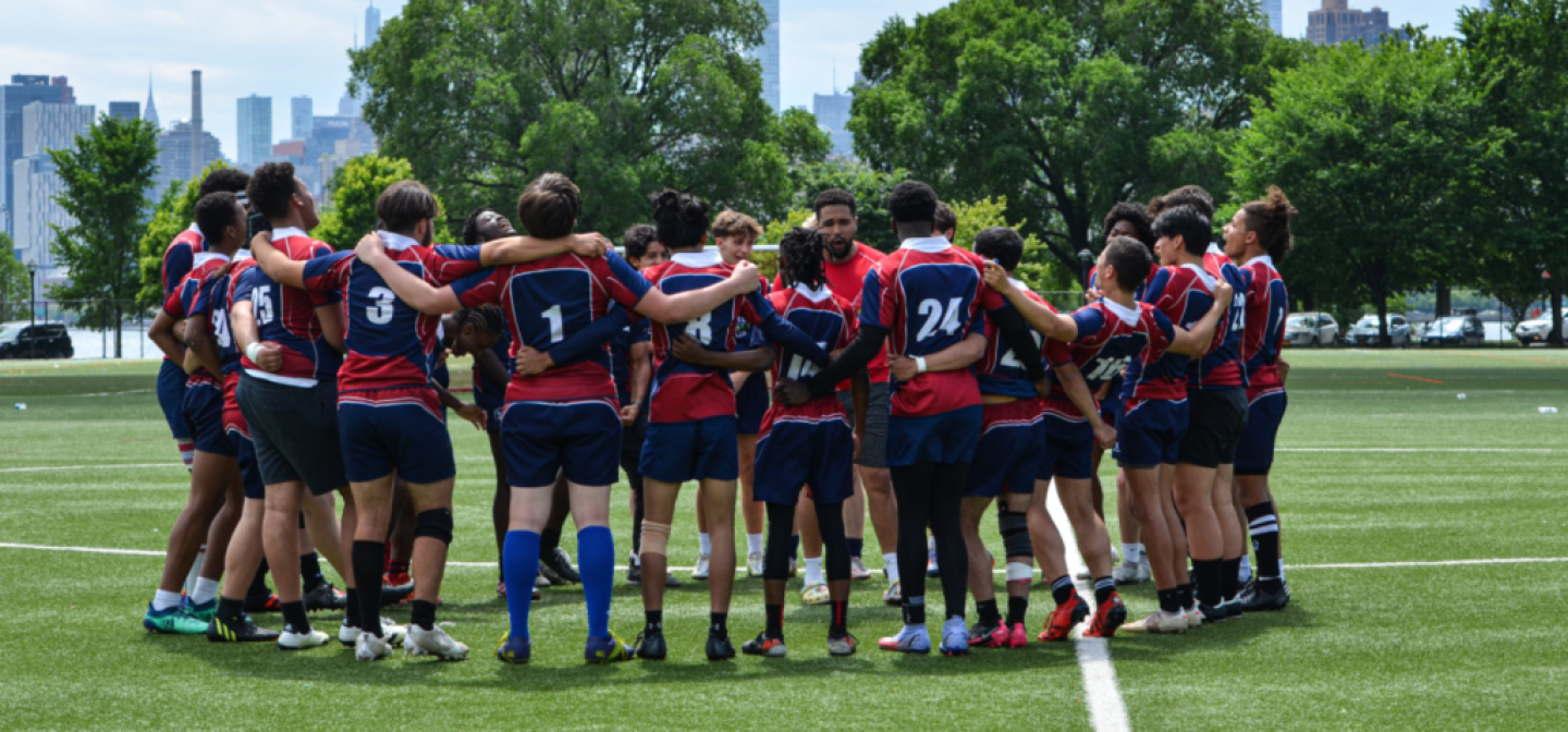play rugby huddle